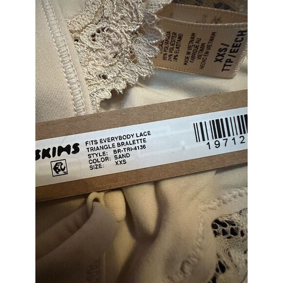 Skims Fits Everybody Lace Triangle Bralette Sand Nwt Size XXS - Picture 5 of 5